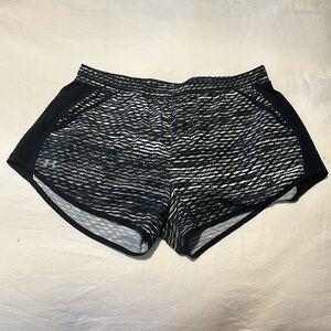 Under Armour Lg running shorts with insert